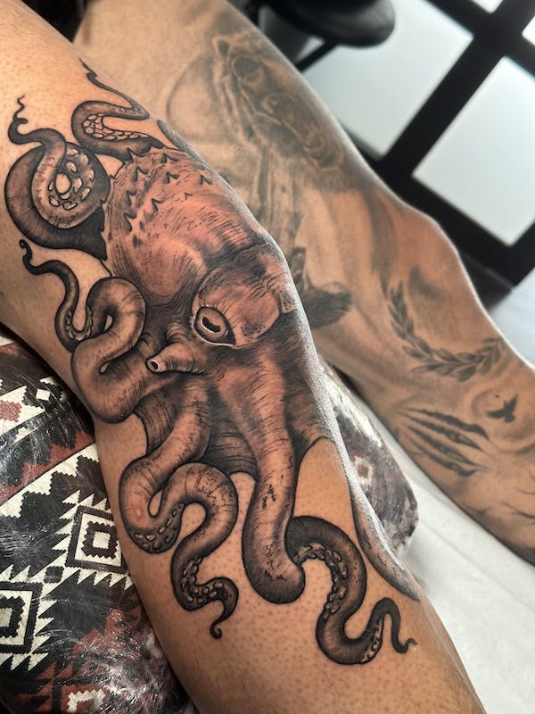 Octopus kneecap tattoo #2 by Alex, artist at Fattys Tattoos & Piercings